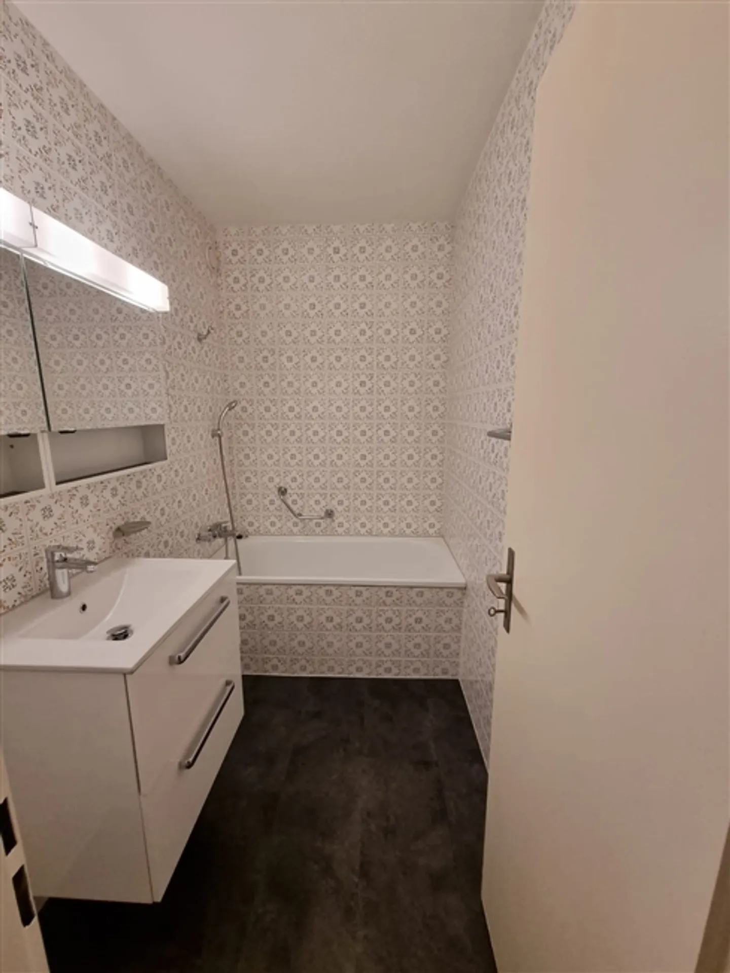 «Wunderschöne und helle neu renovierte 3.5 Zimmerwohnung» - Foto 9 von 12