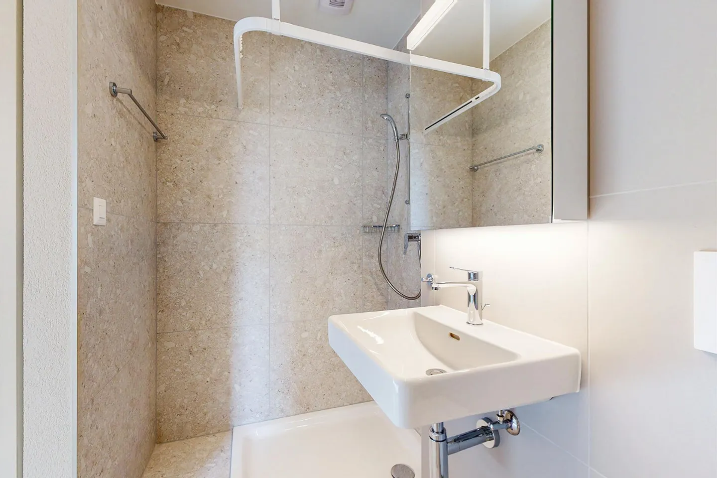 A furnished studio - CHF 300.00 voucher offered! - Photo 4 of 6