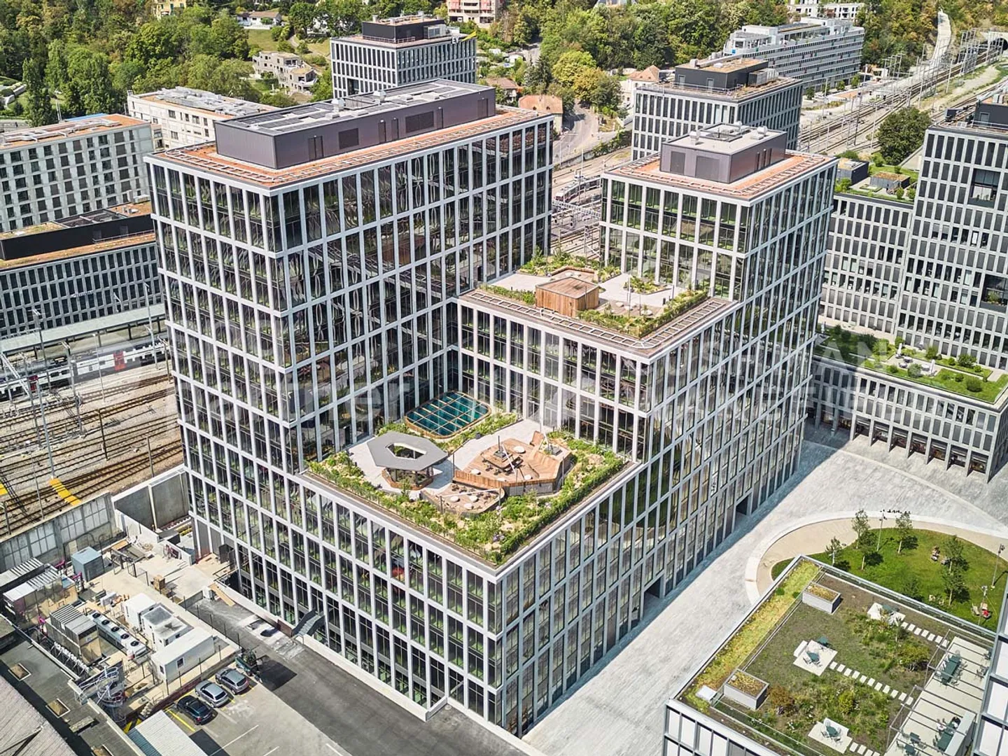 Surface de 813 m² avec étage en double hauteur à louer, Tour Nord, Alto Pont-Rou - Photo 5 sur 12