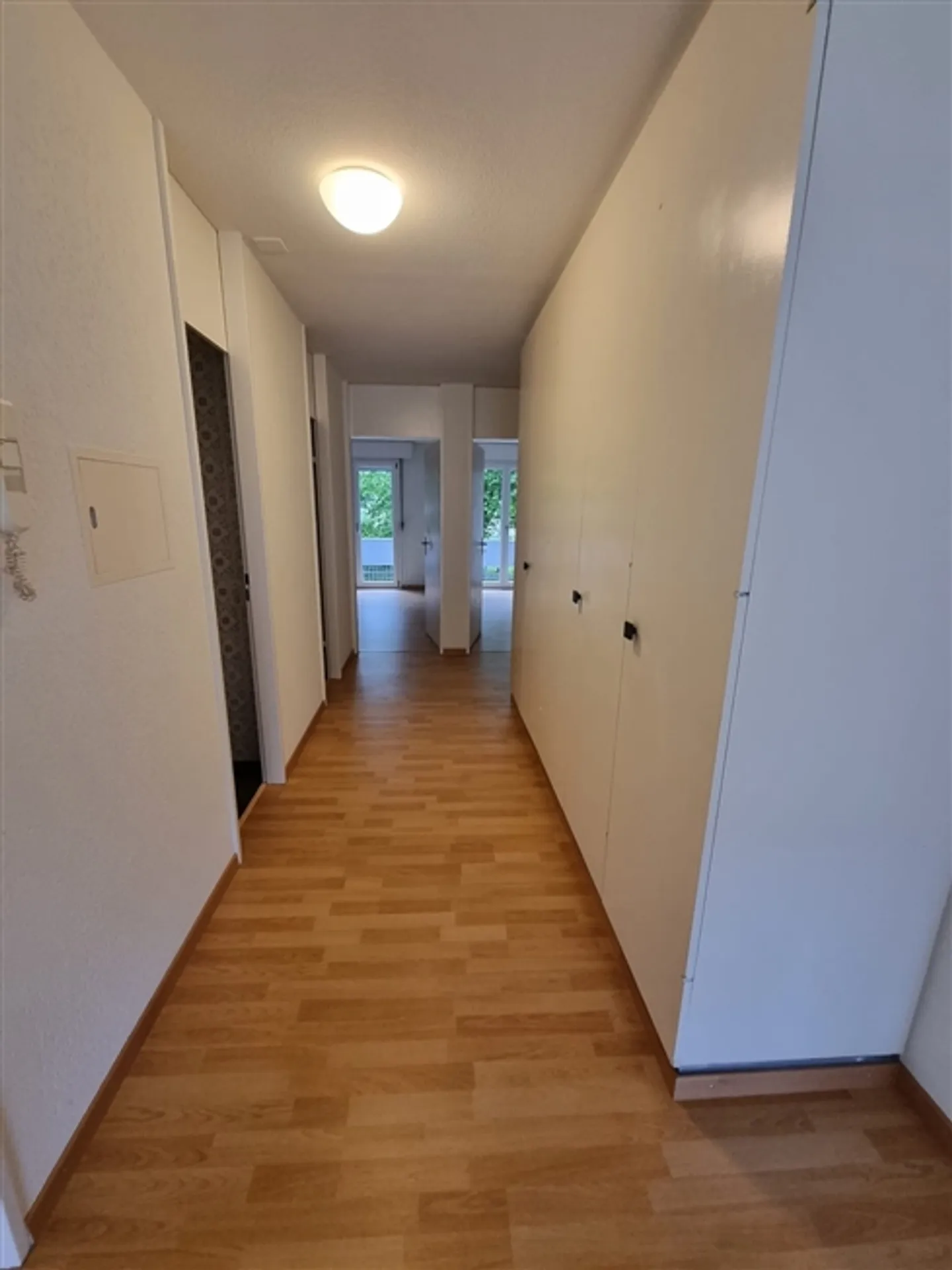 «Wunderschöne und helle neu renovierte 3.5 Zimmerwohnung» - Foto 10 von 12