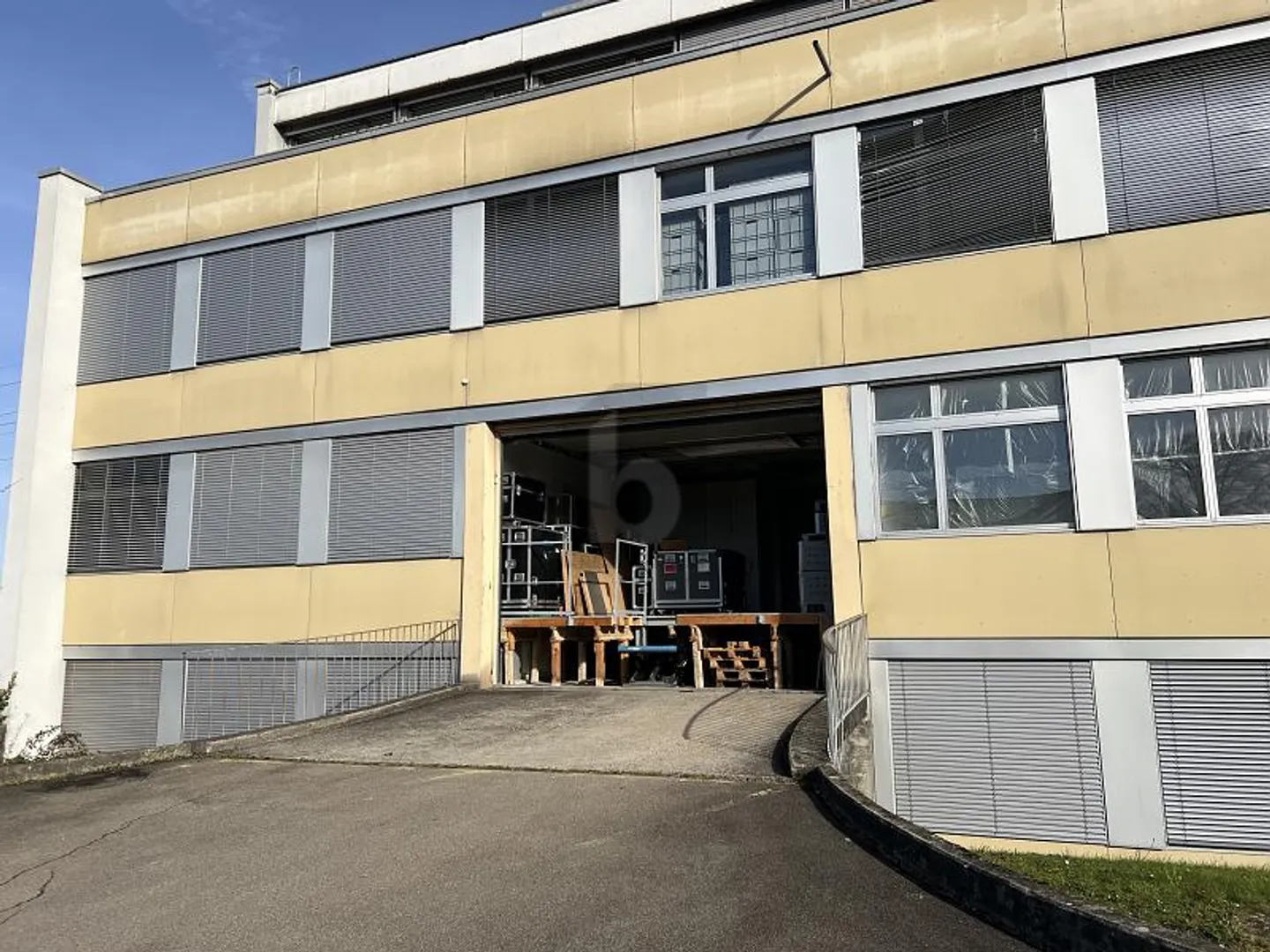 VIELFÄLTIG NUTZBAR MIT WARENLIFT - Foto 3 von 5