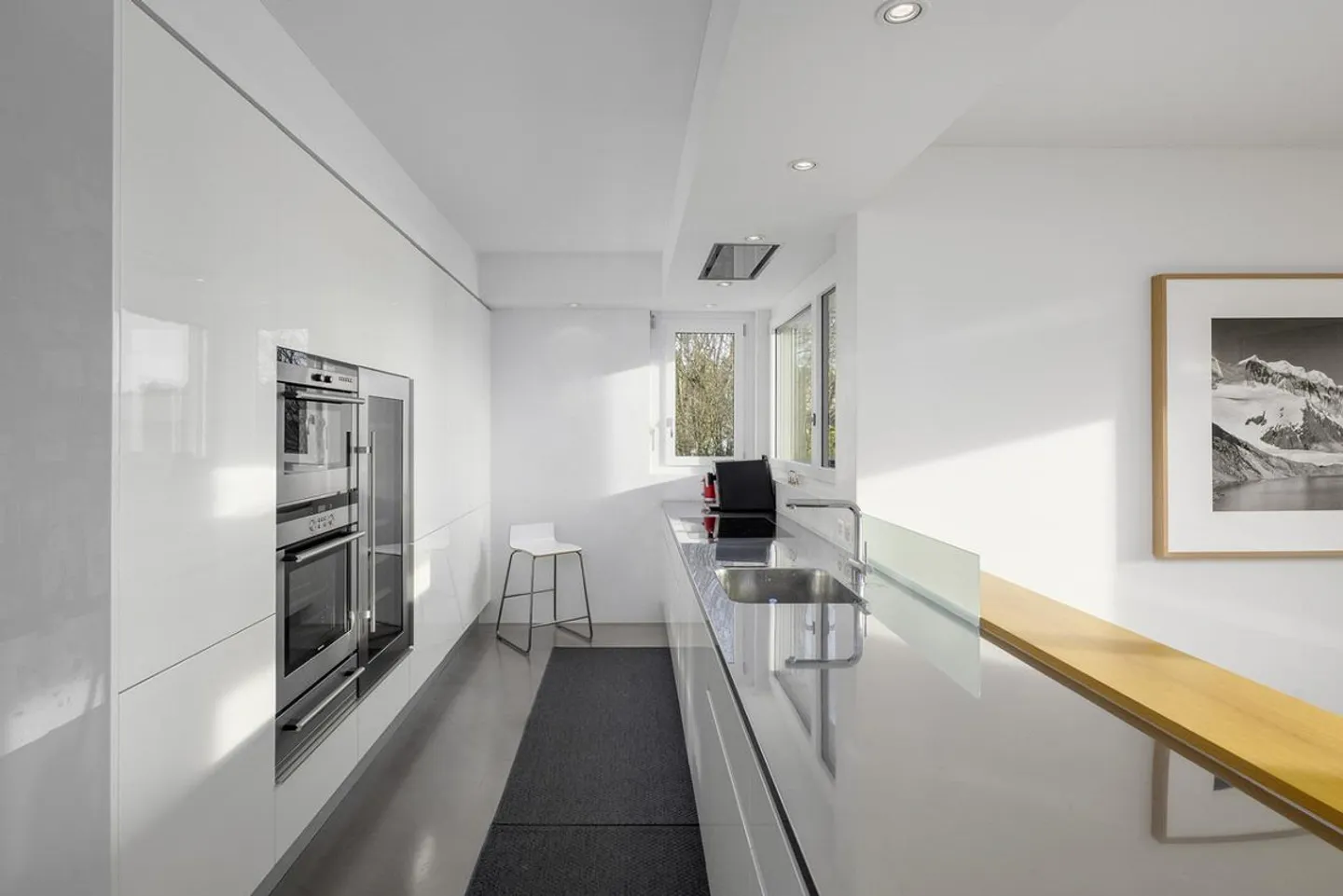 Top modernized condominium in the best view location in Zurich - Photo 3 of 10