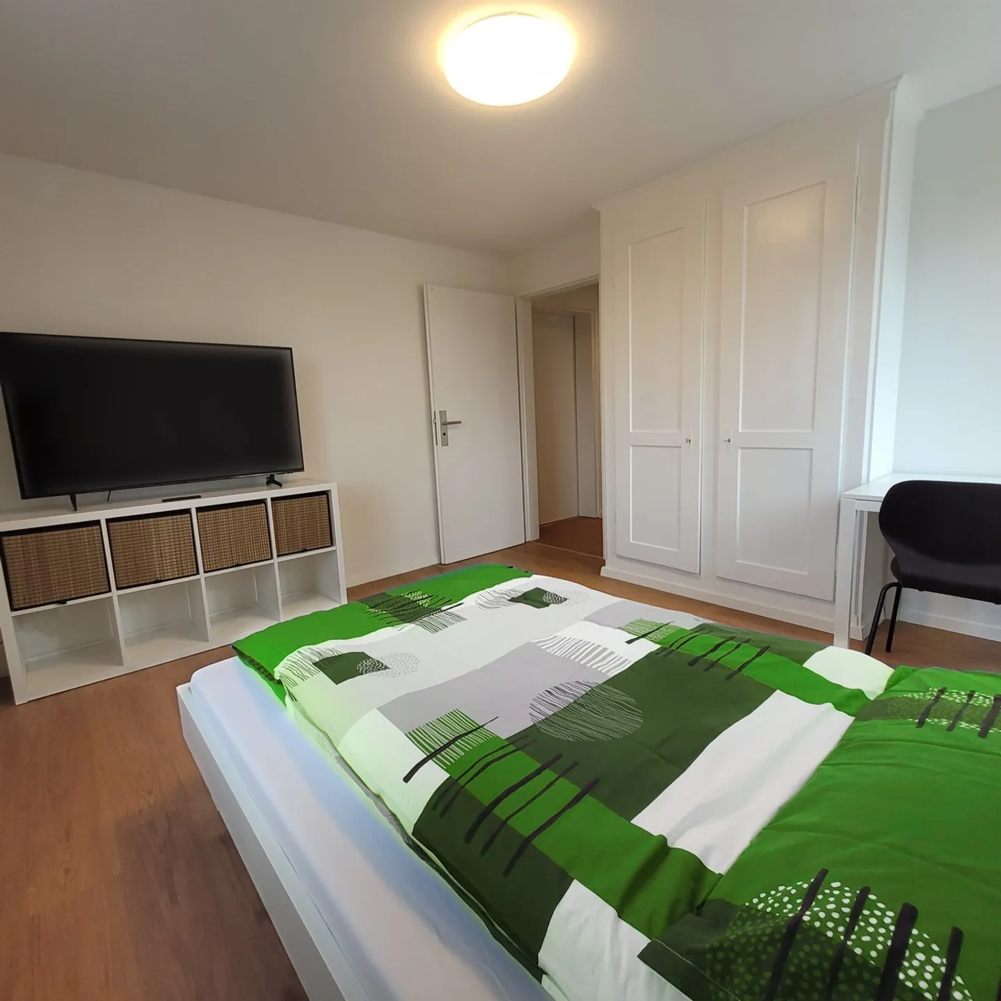 Camera moderna arredata - Foto 1 di 3