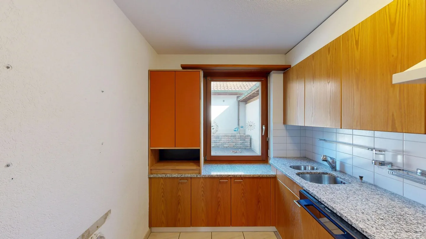 Ampia casa a schiera di 5,5 stanze in una posizione adatta alle famiglie a Wohlen - Foto 7 di 16