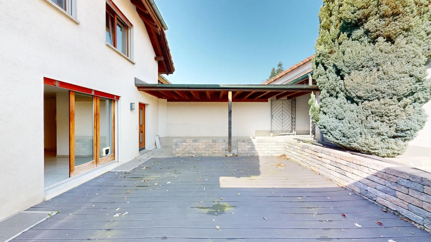 Ampia casa a schiera di 5,5 stanze in una posizione adatta alle famiglie a Wohlen - Foto 11 di 16