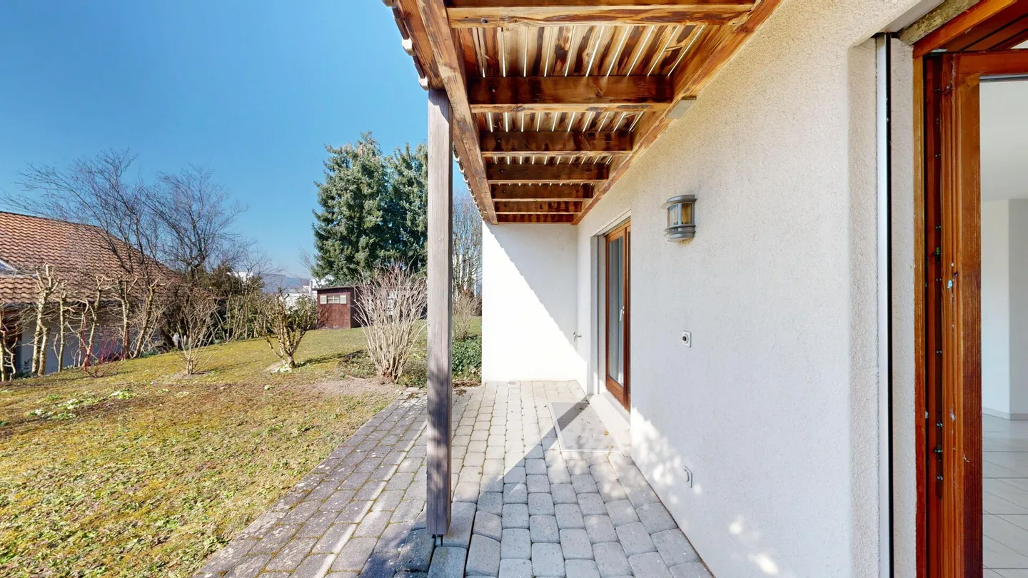 Ampia casa a schiera di 5,5 stanze in una posizione adatta alle famiglie a Wohlen - Foto 13 di 16