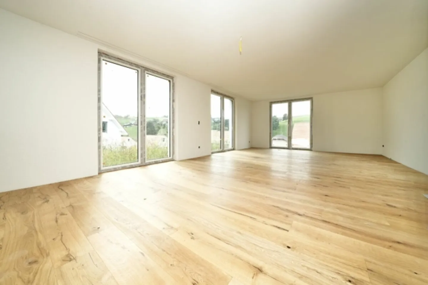 MAISONS INDIVIDUELLES MODERNES DANS UN ENVIRONNEMENT IDYLLIQUE ET NATUREL - Photo 3 sur 9