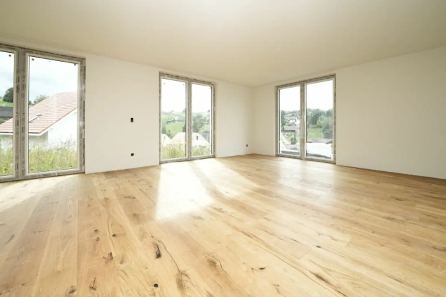 MAISONS INDIVIDUELLES MODERNES DANS UN ENVIRONNEMENT IDYLLIQUE ET NATUREL - Photo 4 sur 9