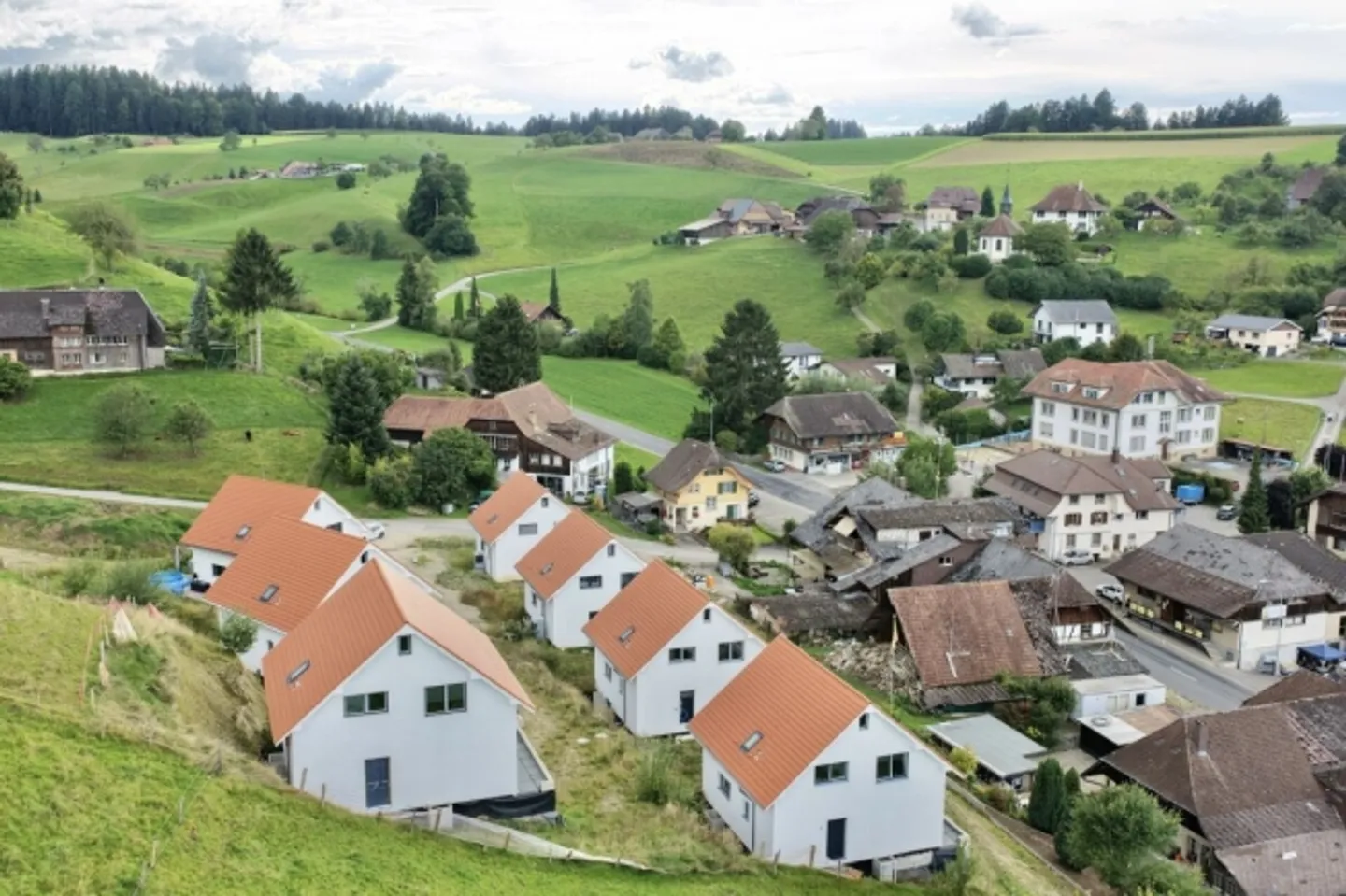 MAISONS INDIVIDUELLES MODERNES DANS UN ENVIRONNEMENT IDYLLIQUE ET NATUREL - Photo 8 sur 9