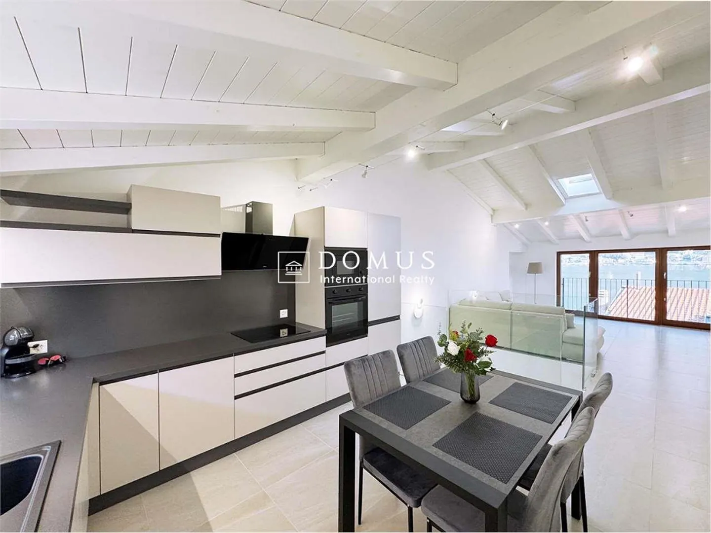 Vollständig renoviertes Haus mit Seeblick - Foto 2 von 13
