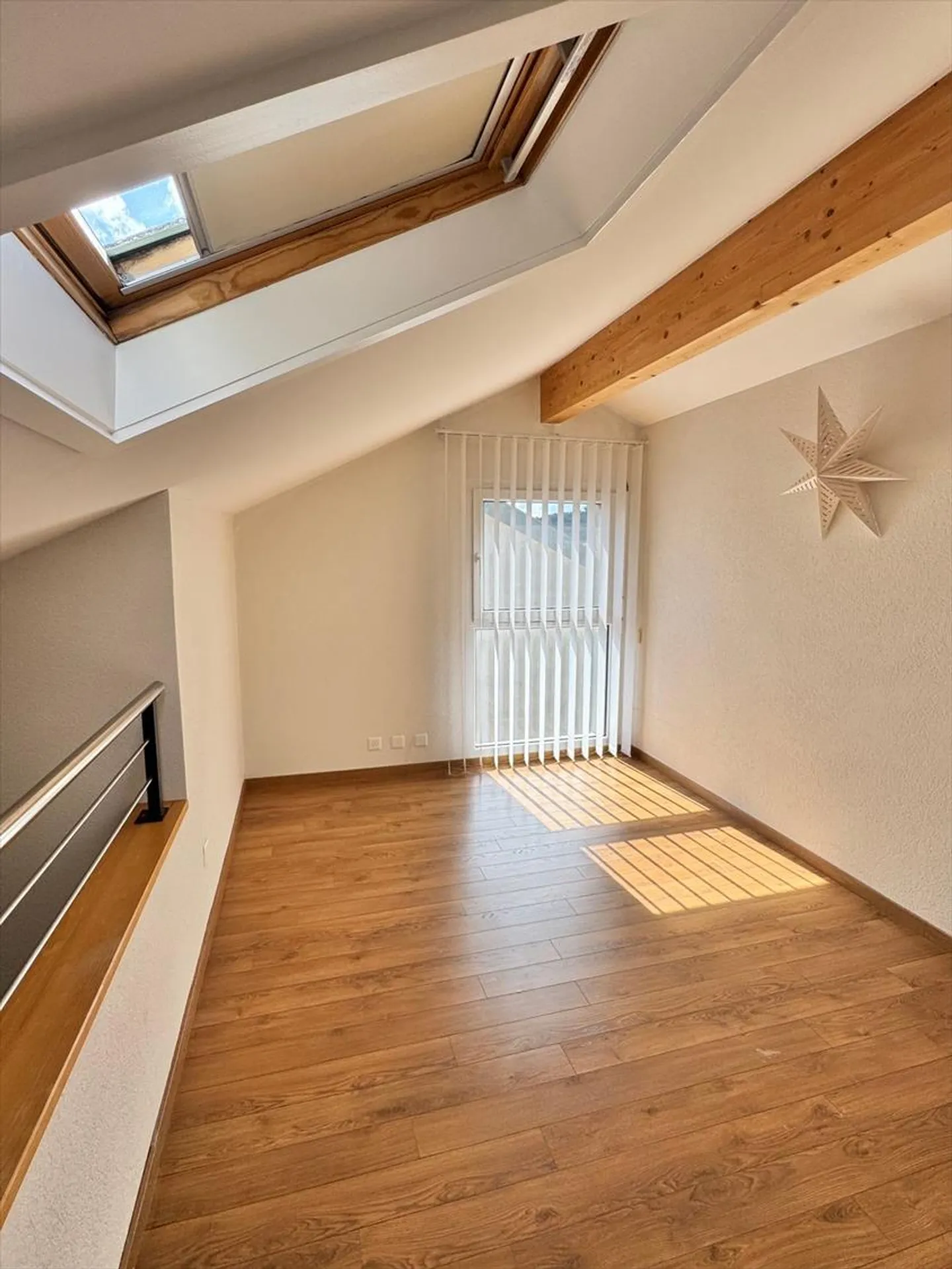 Wunderschöner Duplex mit 4,5 Zimmern und 3 Schlafzimmern - Foto 10 von 12