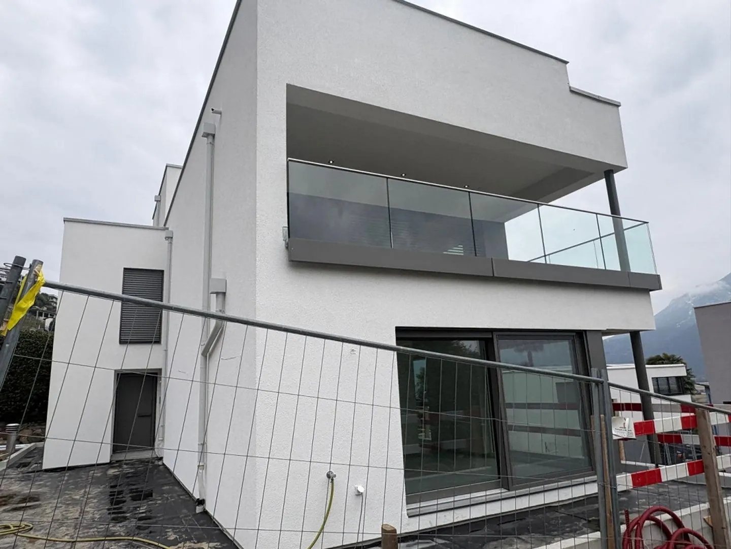 Moderne Villa mit Seeblick - Foto 2 von 38