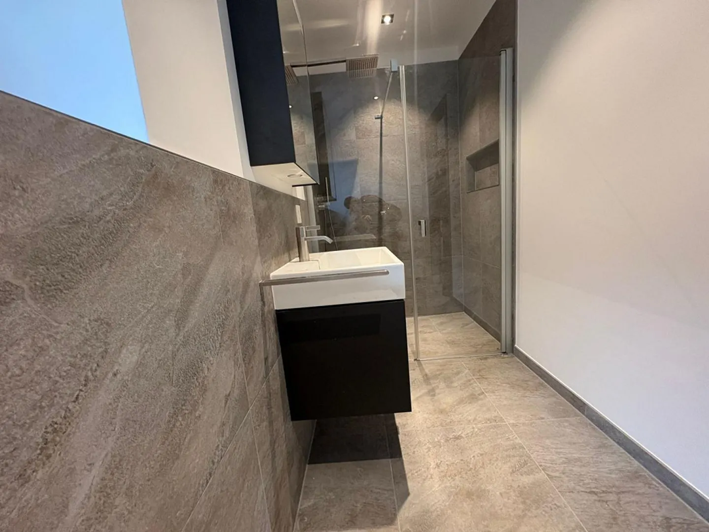 Moderne Villa mit Seeblick - Foto 16 von 38