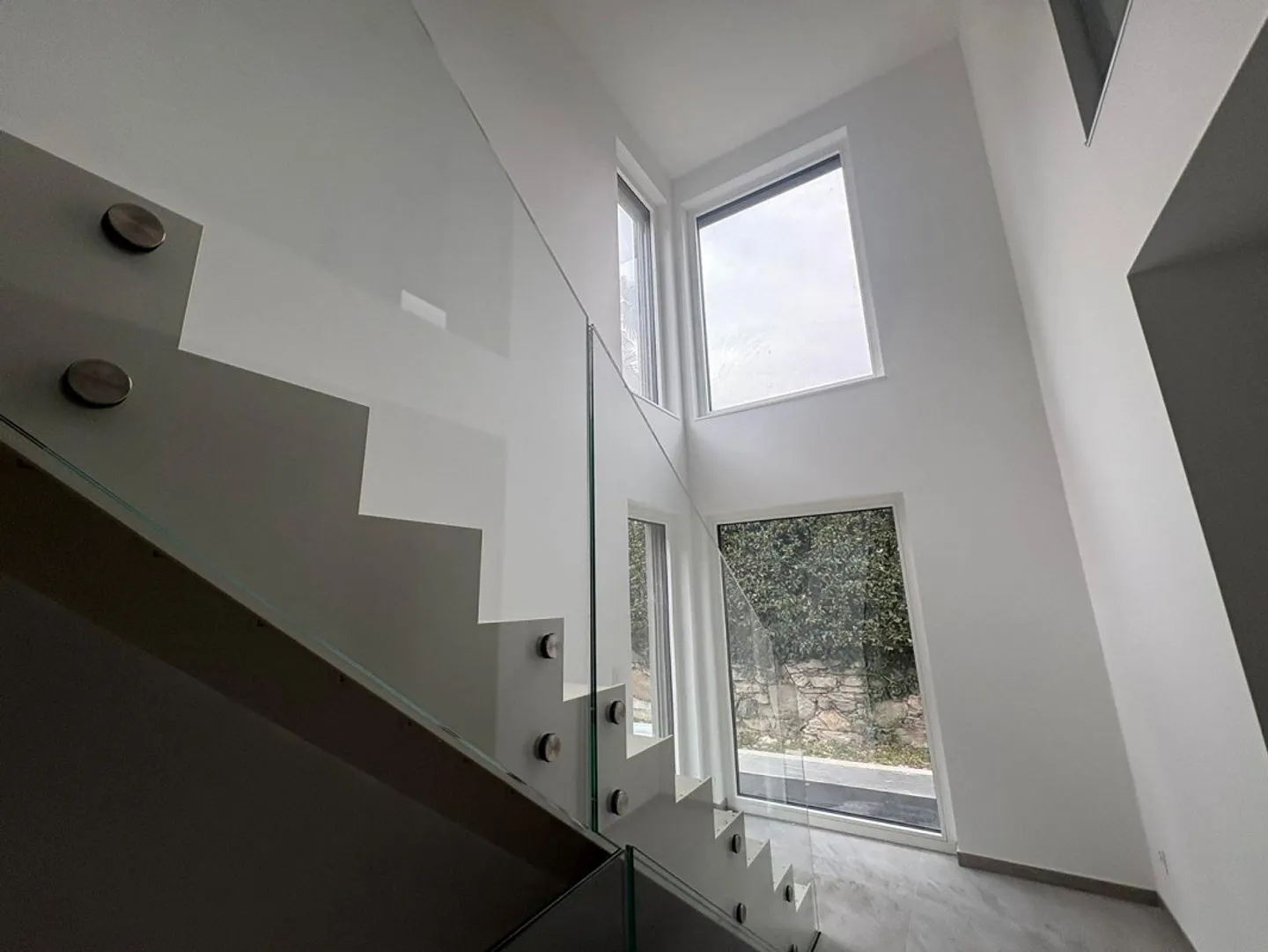 Moderne Villa mit Seeblick - Foto 21 von 38