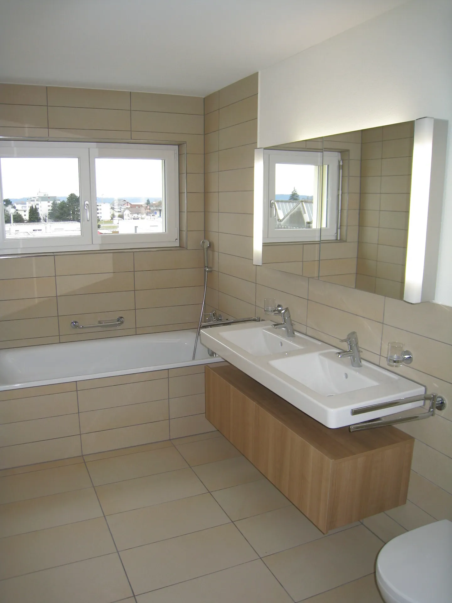 Family Apartment in the Residential Park Leuenfeld - Photo 4 of 7