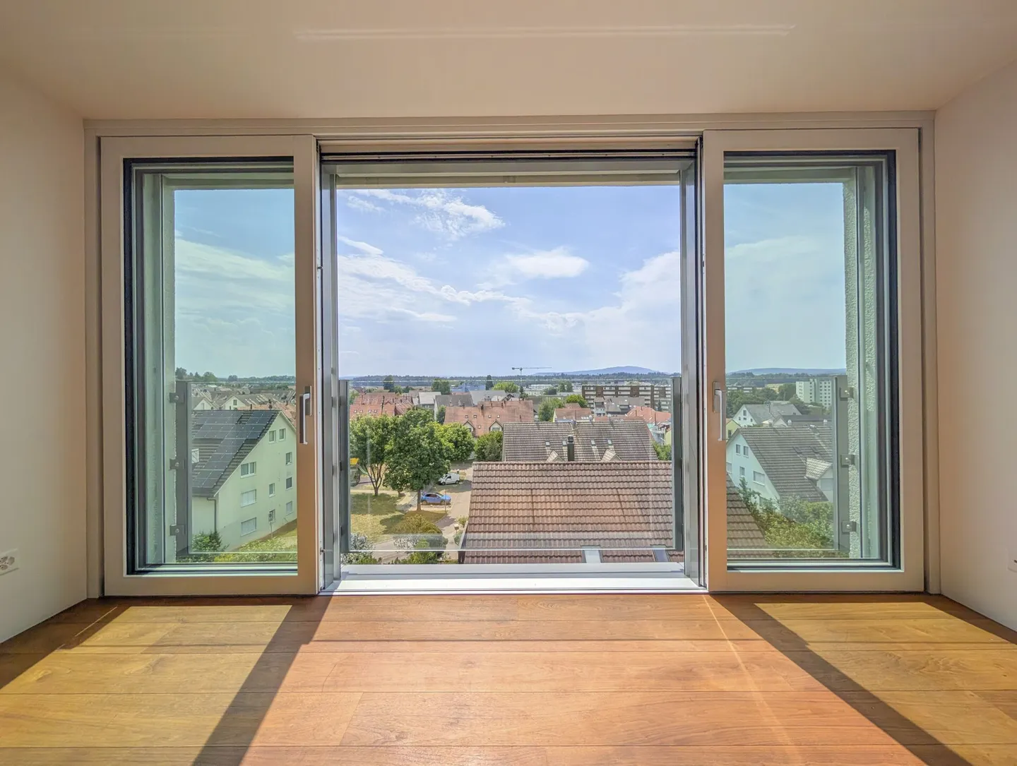 Geräumige Dachwohnung mit Weitblick - Foto 1 von 4