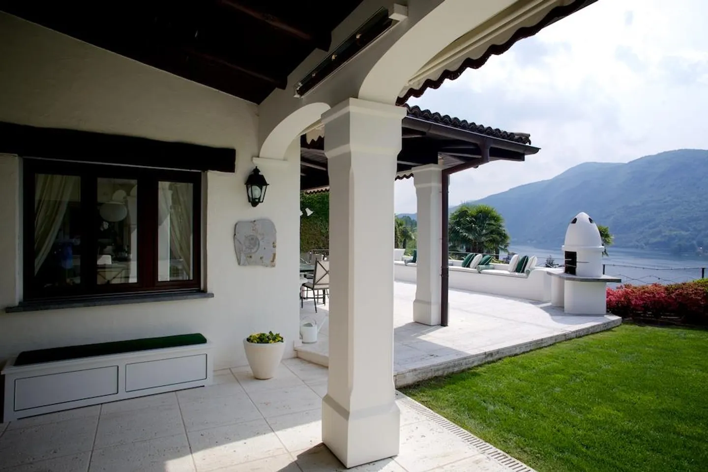 VILLA CON CHARME E VISTA APERTA SUL LAGO DI LUGANO - Foto 4 di 13