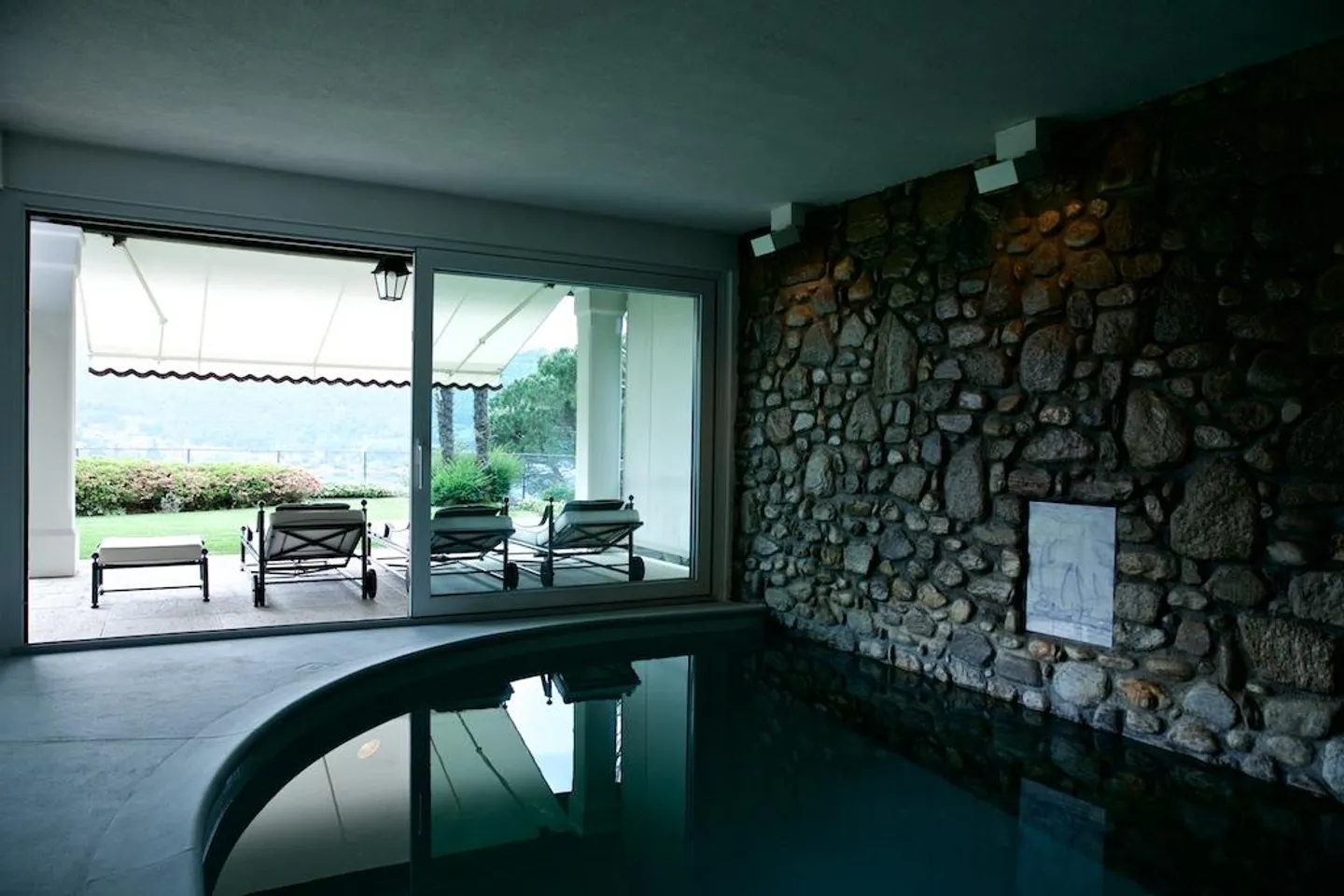 VILLA CON CHARME E VISTA APERTA SUL LAGO DI LUGANO - Foto 11 di 13
