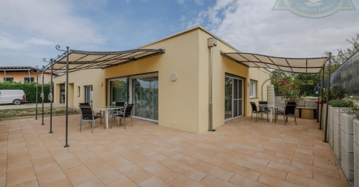 Charming Bungalow in Rural Village - Photo 3 of 11