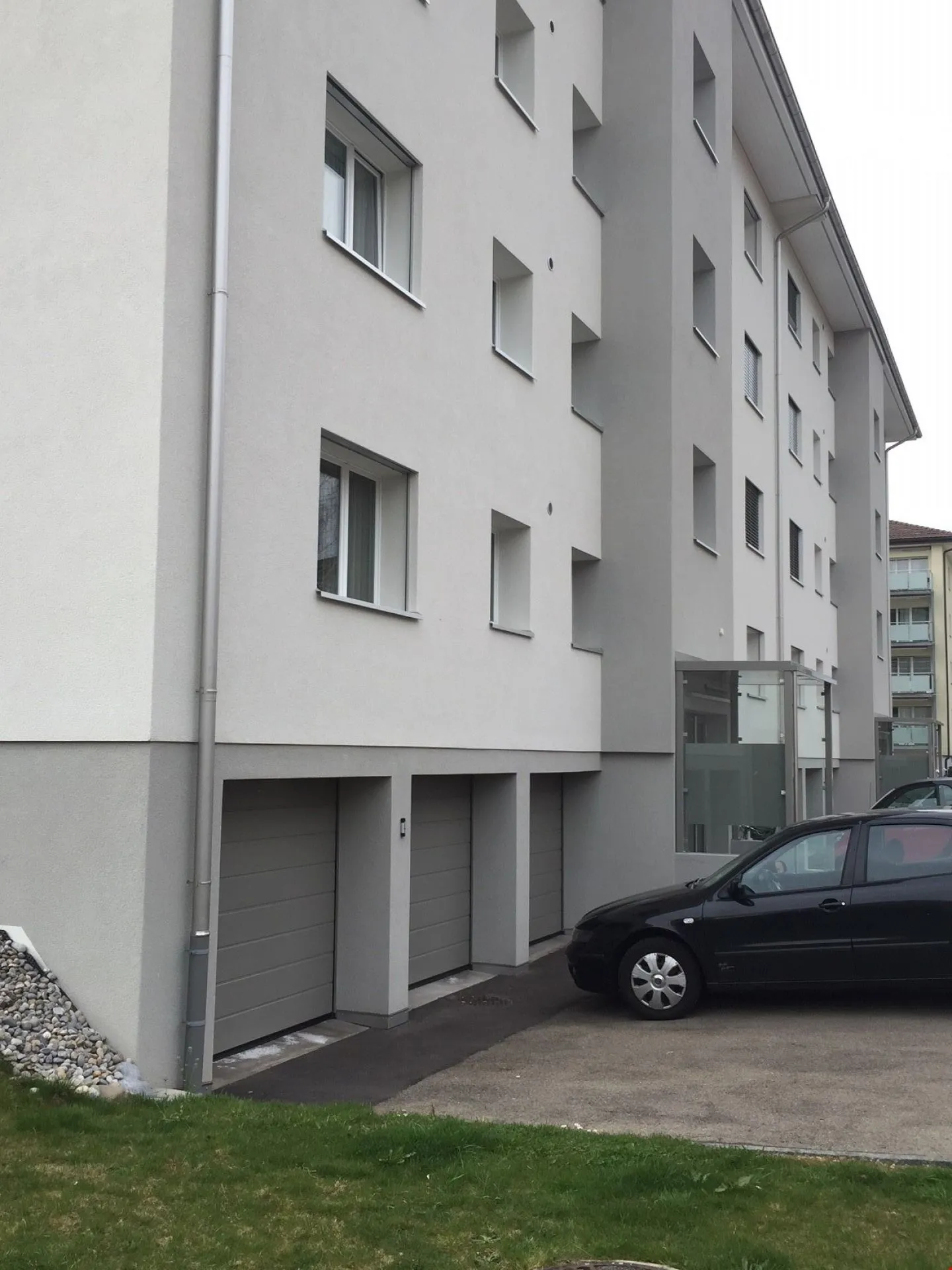 Simple 3-room apartment with sunny balcony - Photo 2 of 5