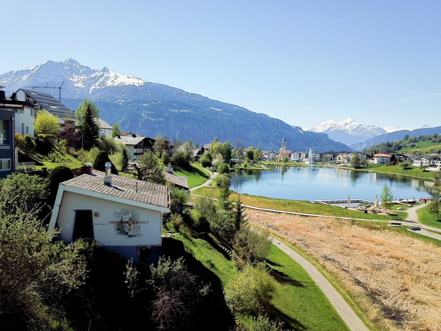 Einmalige Gelegenheit! 4.5 Zimmer Ferienhaus direkt am Laaxersee - Foto 1 von 6