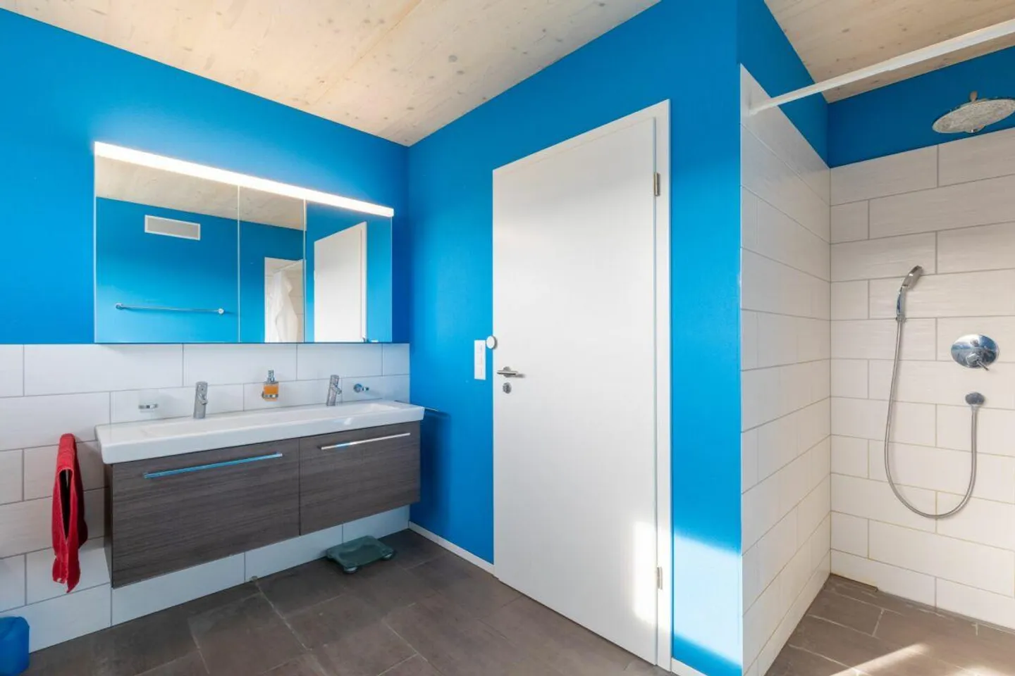 Spacious Single-Family Home with Garden - Photo 6 of 11