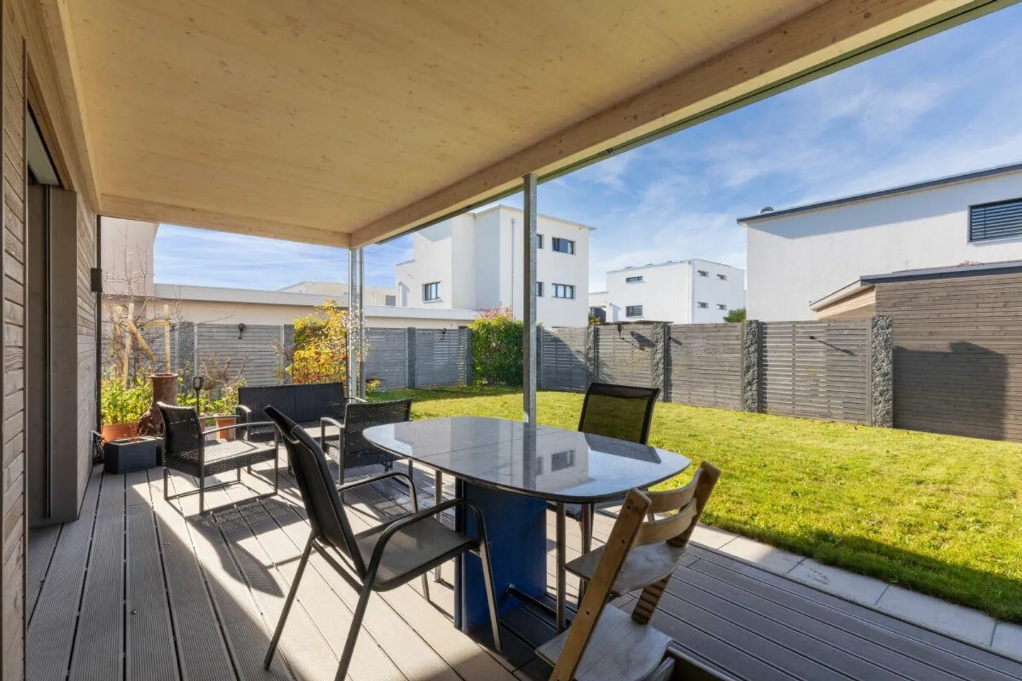 Spacious Single-Family Home with Garden - Photo 9 of 11