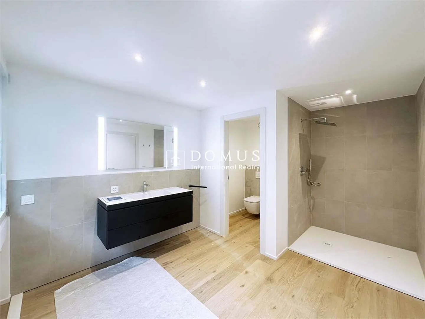 New and Elegant 4.5 Rooms Lake Front - Photo 4 of 8