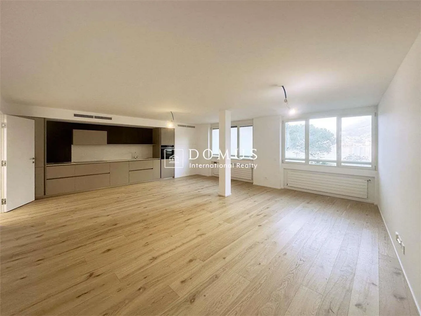 New and Elegant 4.5 Rooms Lake Front - Photo 2 of 8