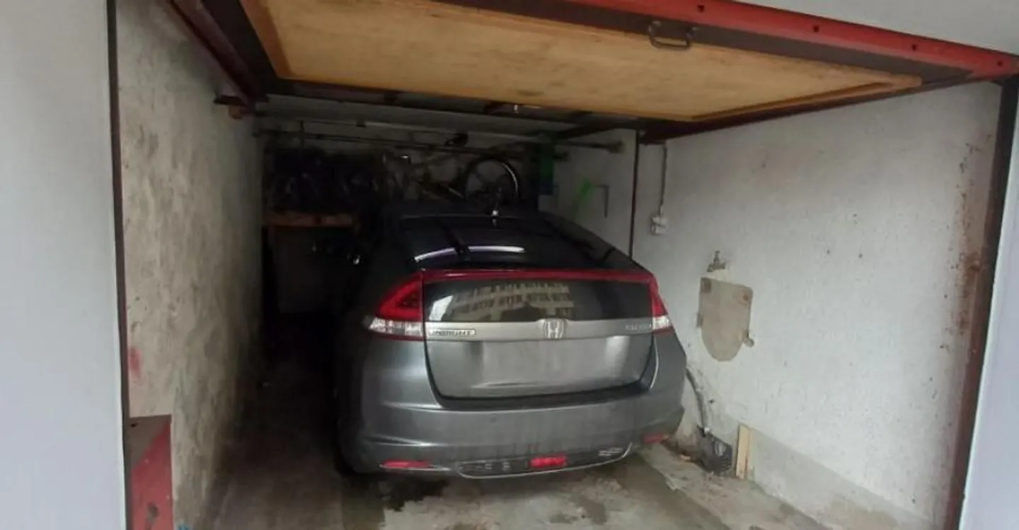 Einzelgarage zur Miete in Locle - Foto 2 von 2