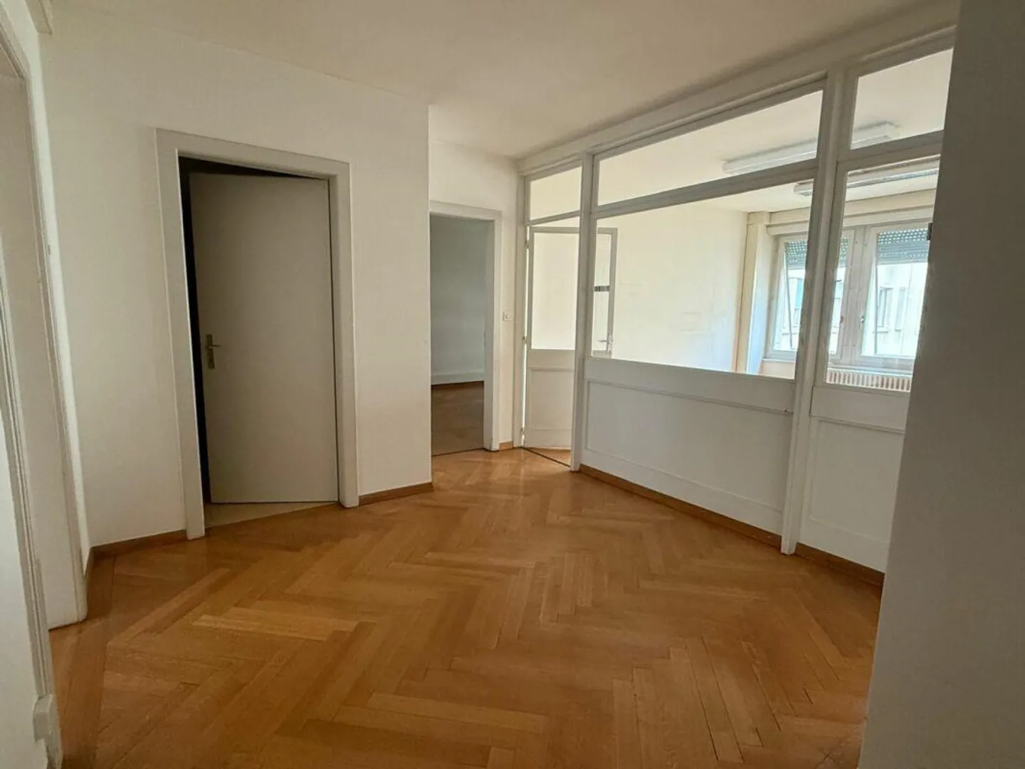 Bureau de 116 m2 à louer à côté de la gare - Photo 3 sur 6