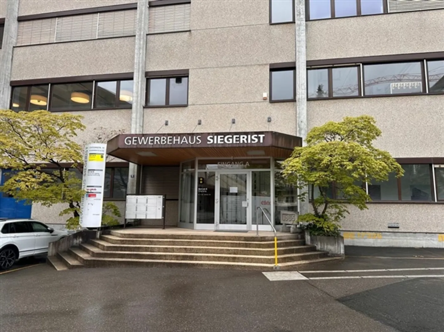 Commercial Spaces in Liebefeld - Photo 1 of 4