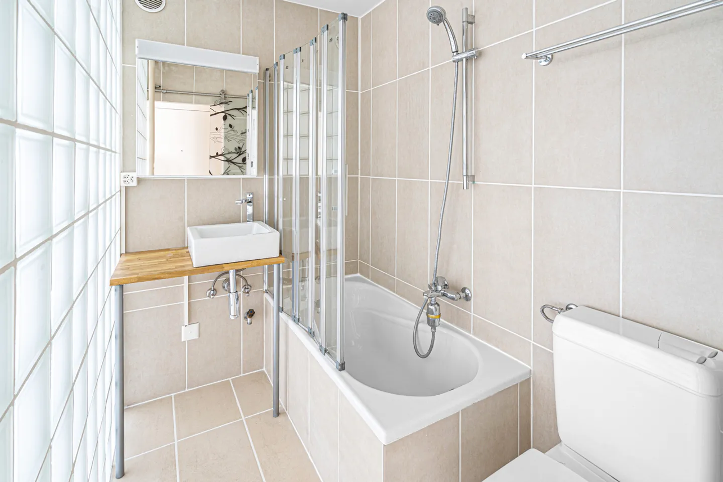 Renovated Studio Sunny Balcony Clear View - Photo 4 of 10