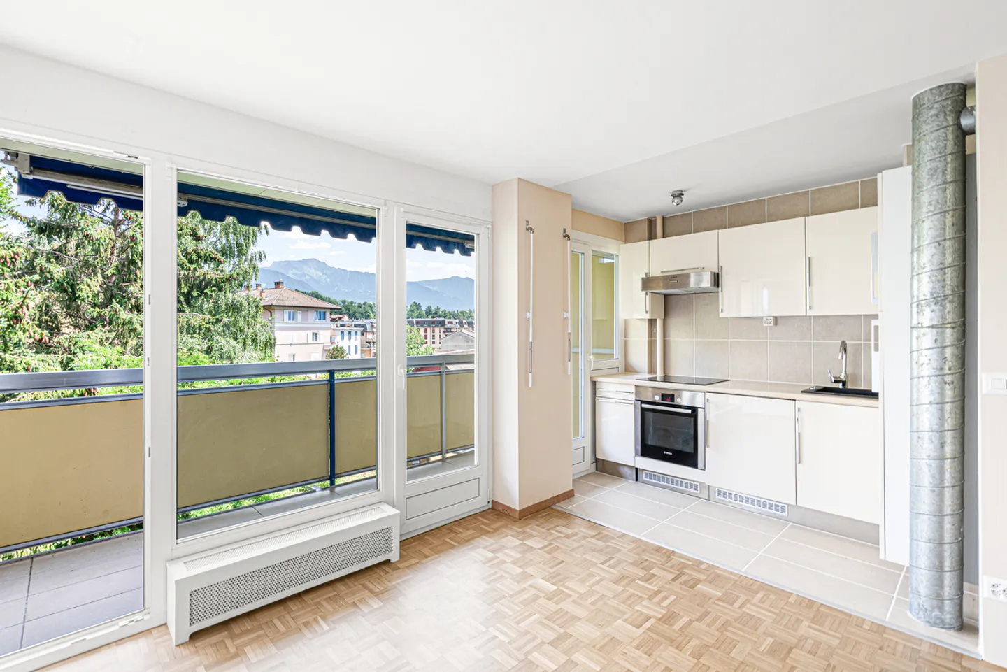 Renovated Studio Sunny Balcony Clear View - Photo 5 of 10