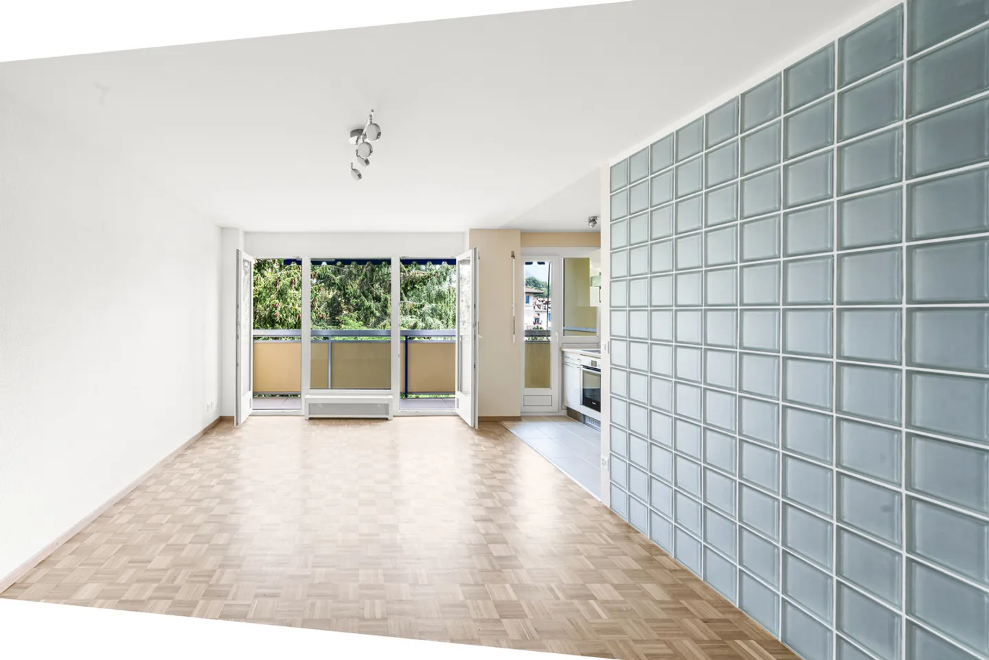 Renovated Studio Sunny Balcony Clear View - Photo 7 of 10