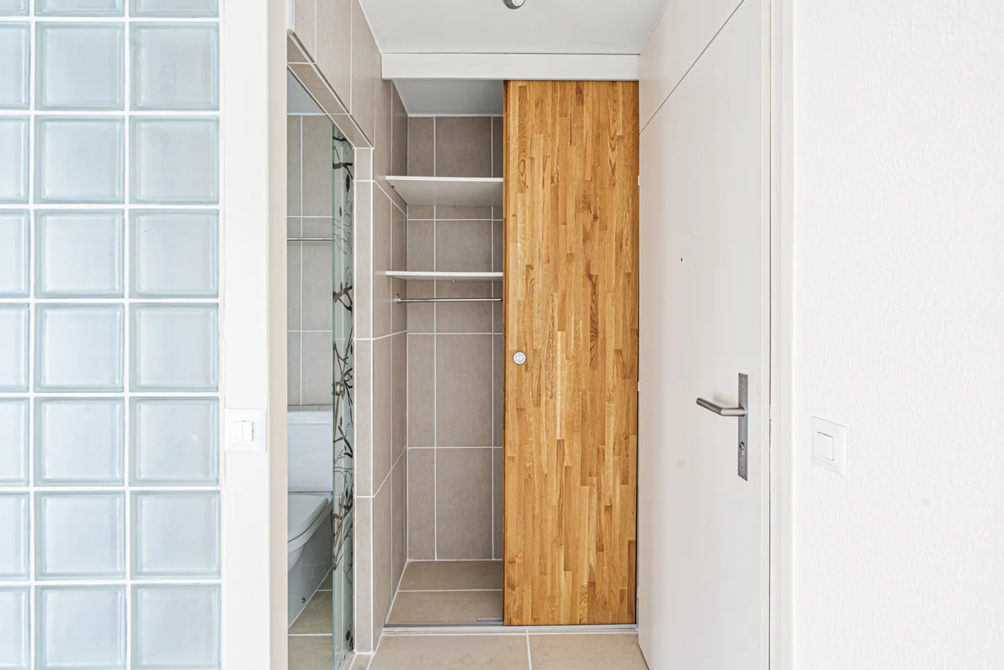 Renovated Studio Sunny Balcony Clear View - Photo 8 of 10