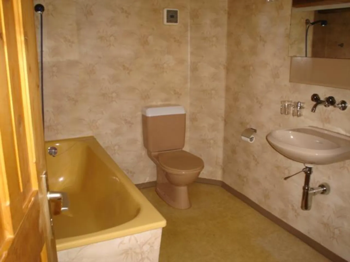 Geräumige Wohnung mit Zentralheizung - Foto 1 von 9