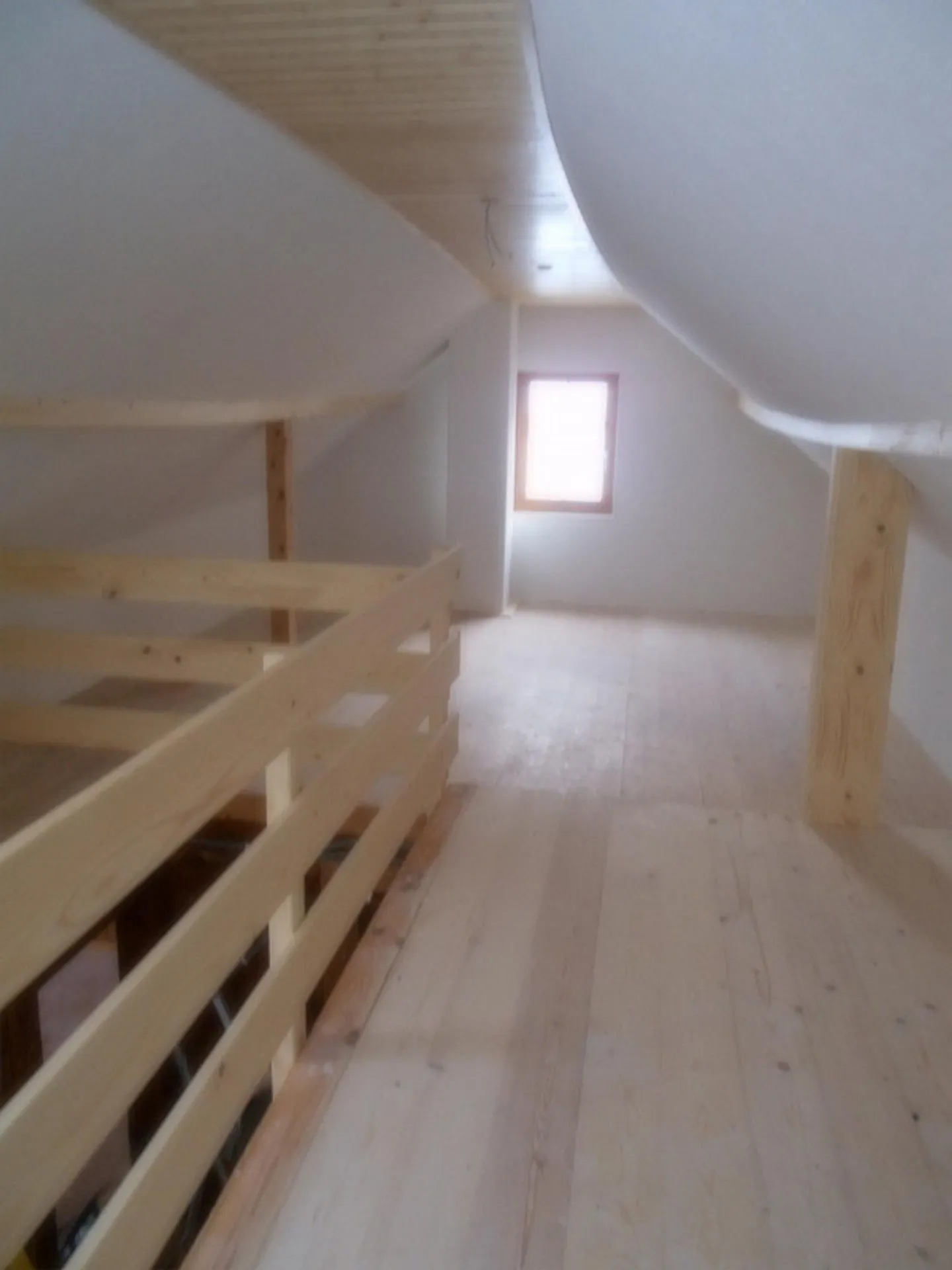 Geräumige Wohnung mit Zentralheizung - Foto 3 von 9