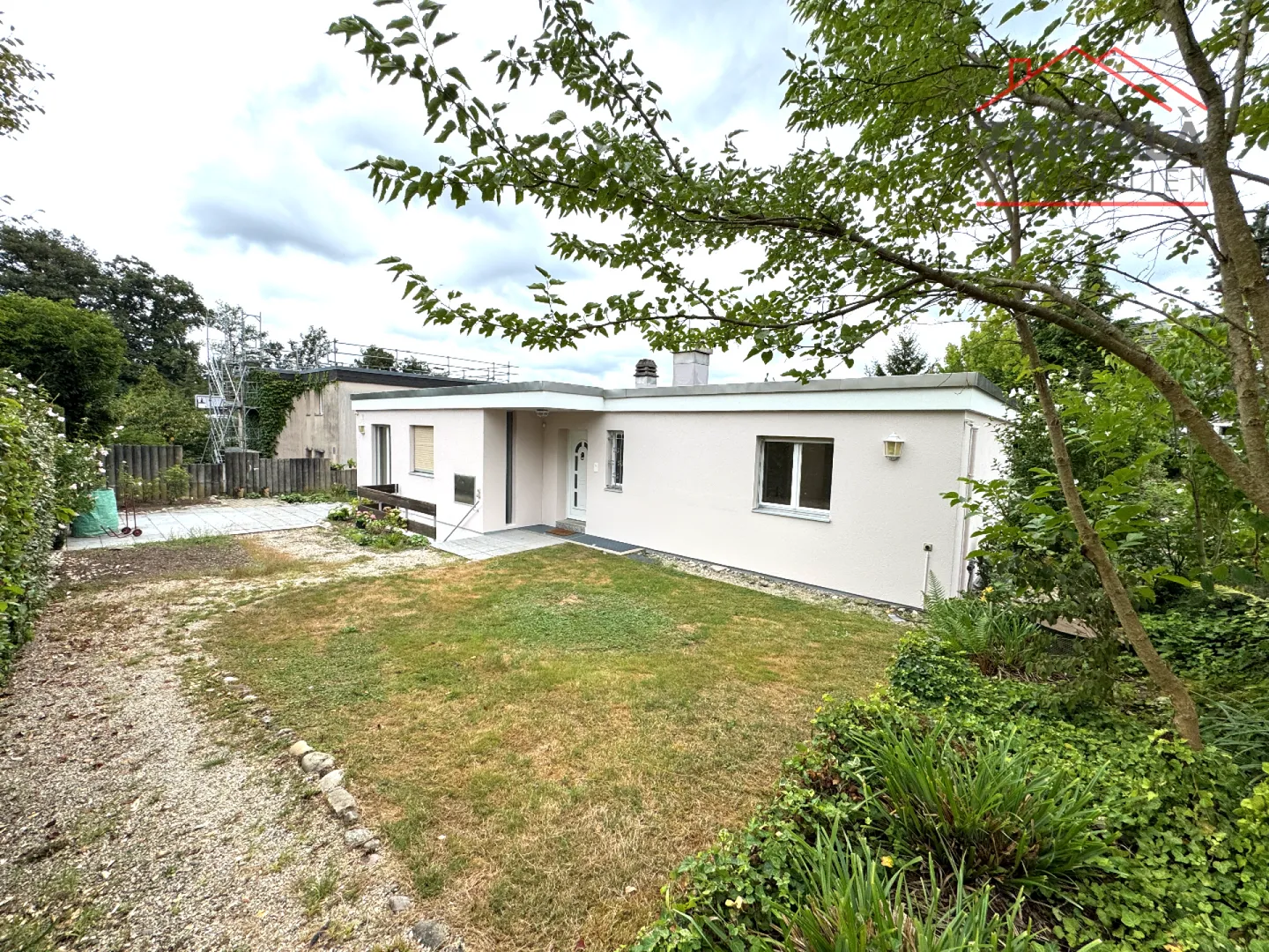 Freistehender Bungalow am Rebberg in Reinach - Wohnen mit Charme, Raum und Gartenparadies - Foto 2 von 34