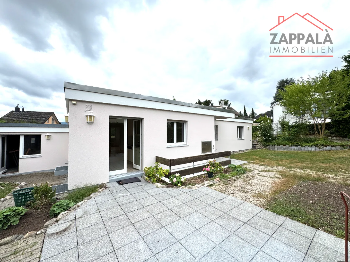 Freistehender Bungalow am Rebberg in Reinach - Wohnen mit Charme, Raum und Gartenparadies - Foto 1 von 34
