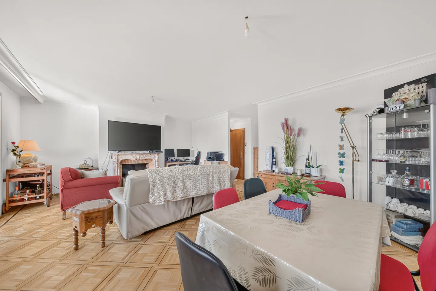 Appartamento 3.5 locali con vista lago, balcone e camino - Foto 4 di 12