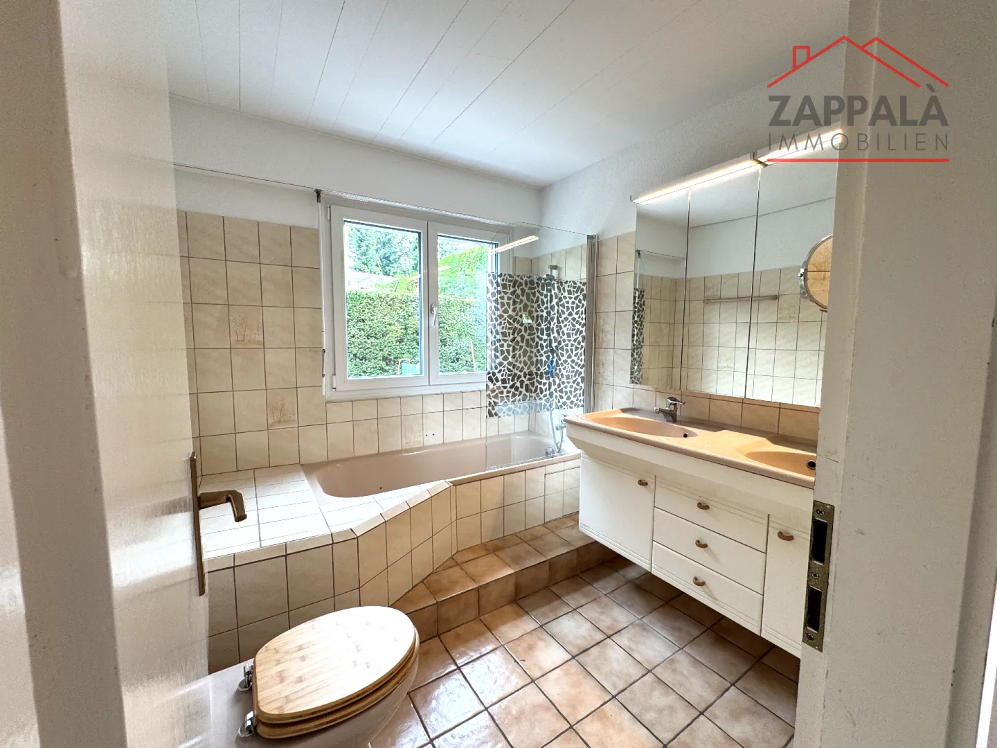 Freistehender Bungalow am Rebberg in Reinach - Wohnen mit Charme, Raum und Gartenparadies - Foto 31 von 34