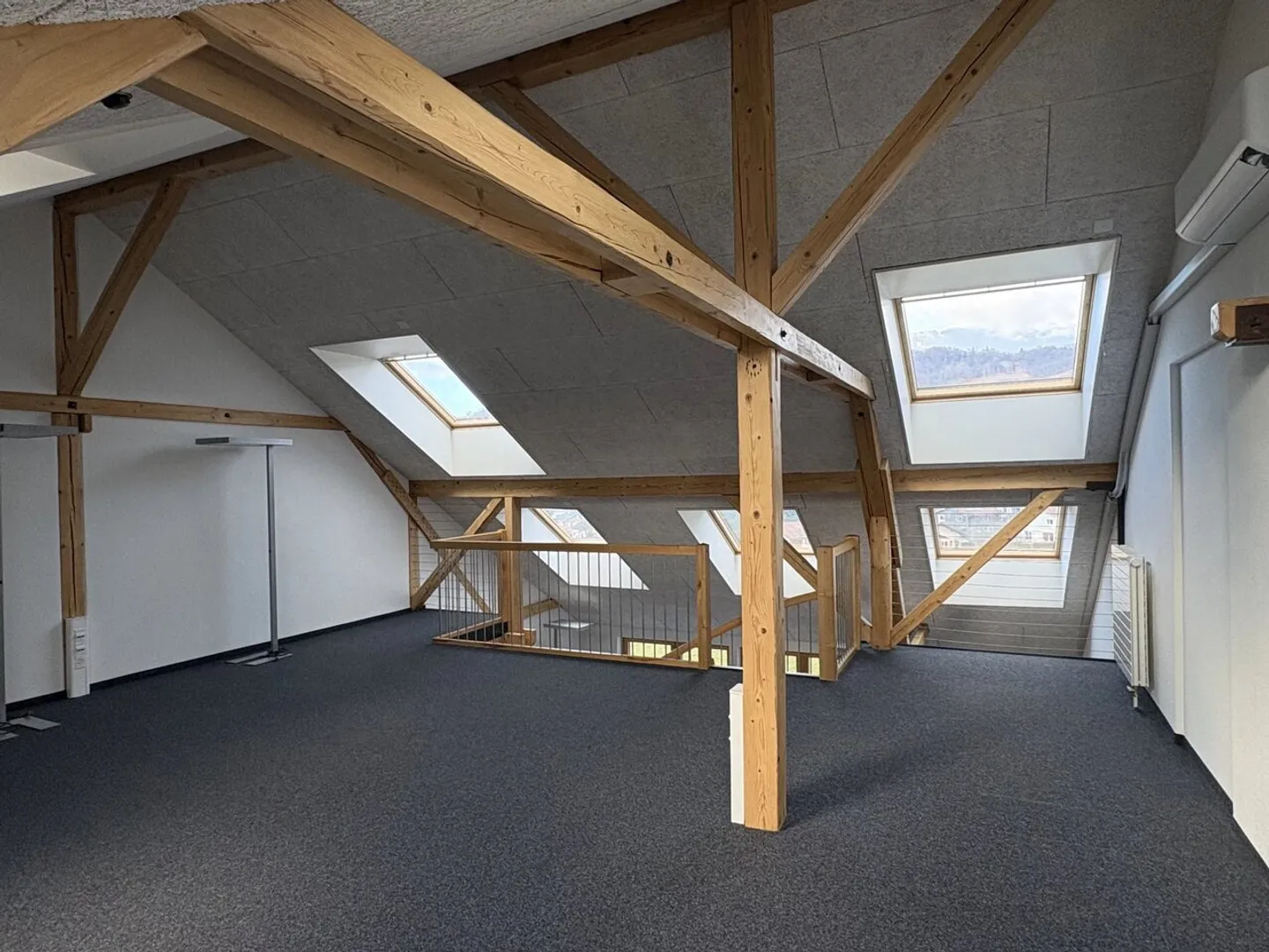 Bella superficie commerciale di 90 m2 in duplex nell'antico arsenale di Bex - Foto 5 di 6