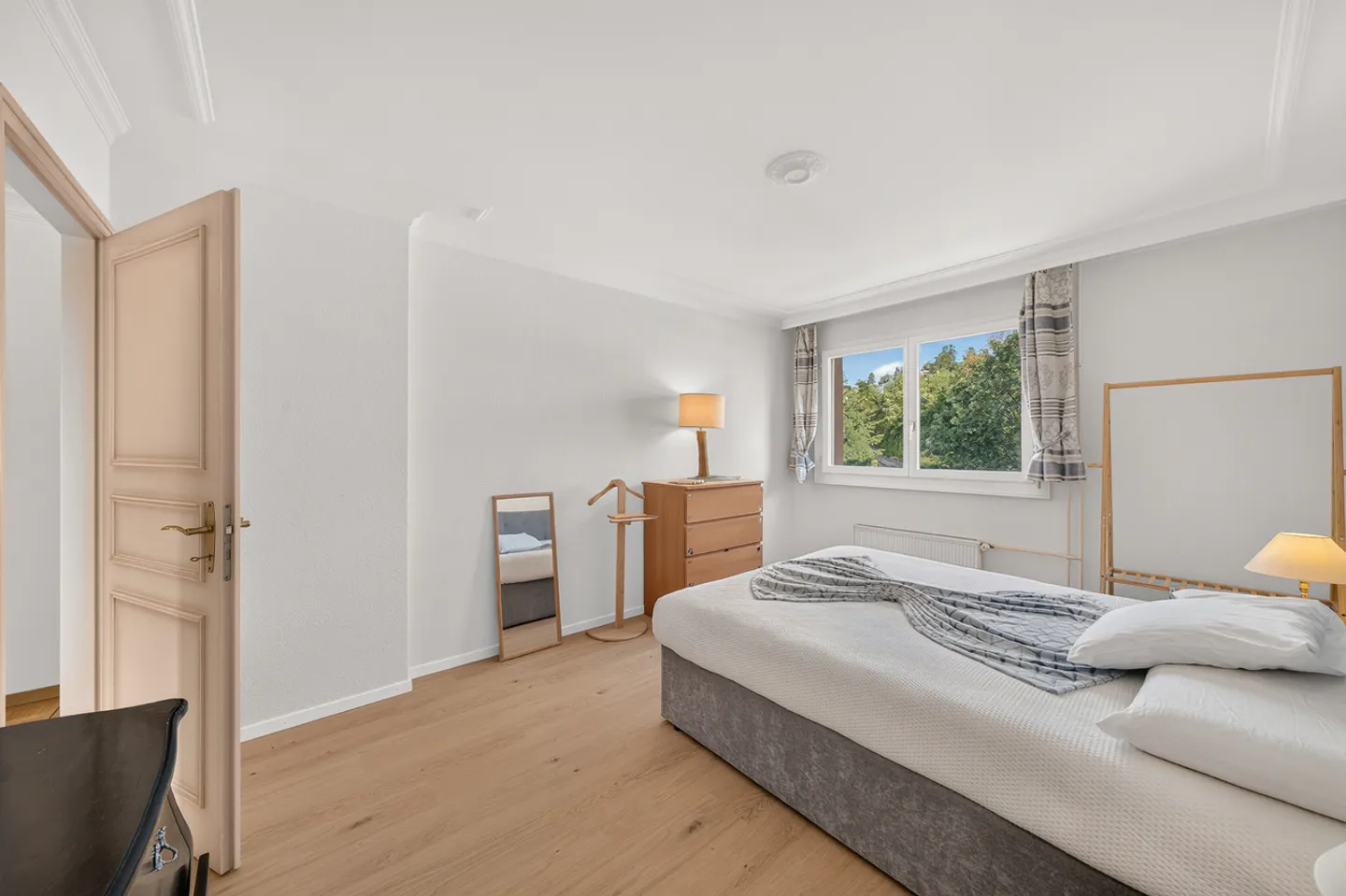 Appartamento 3.5 locali con vista lago, balcone e camino - Foto 9 di 12