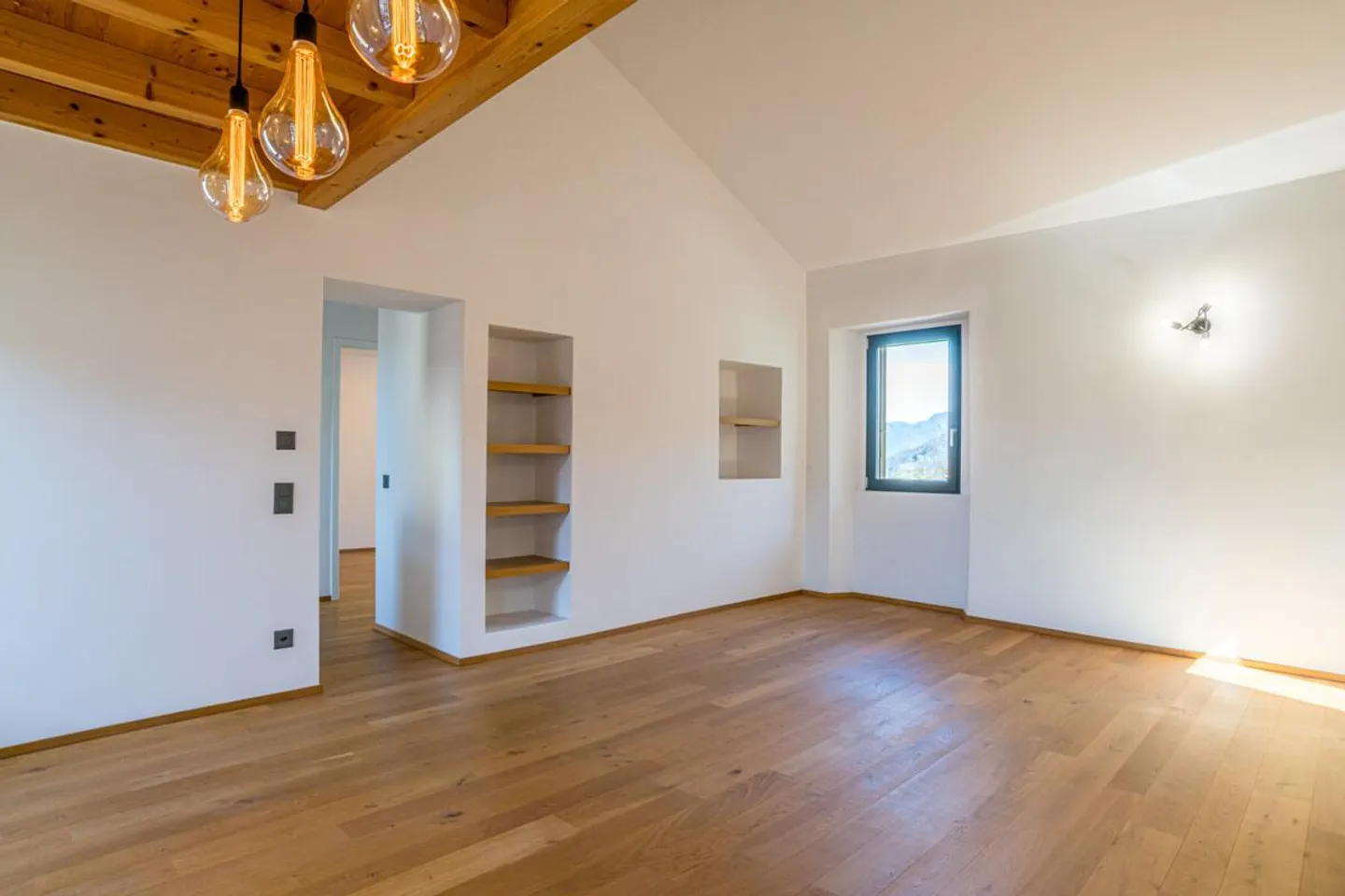 ARASIO / COLLINA D'ORO - 3.5 ZIMMER IN HISTORISCHER WOHNUNG - Foto 3 von 13