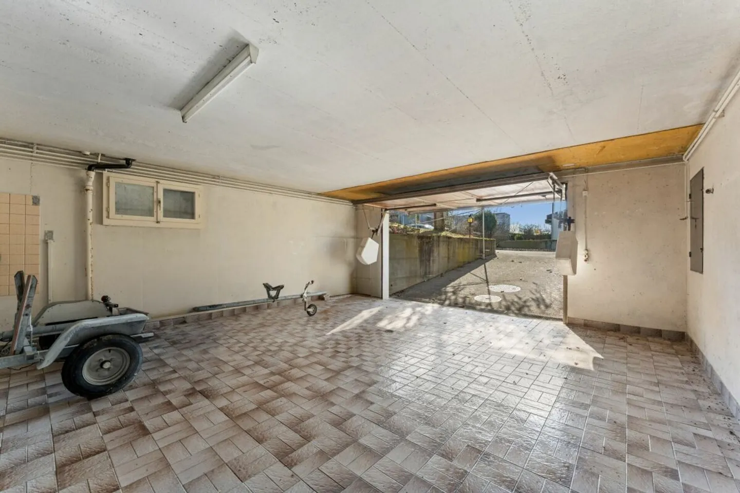 Stylish Living Above Lake Biel - Photo 10 of 12