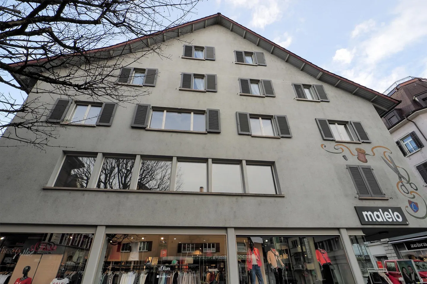 Your office in the middle of the action! - Photo 2 of 7