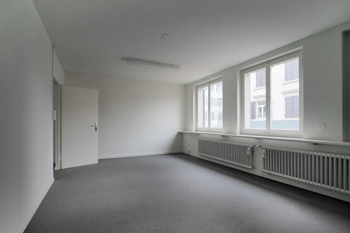 Your office in the middle of the action! - Photo 6 of 7