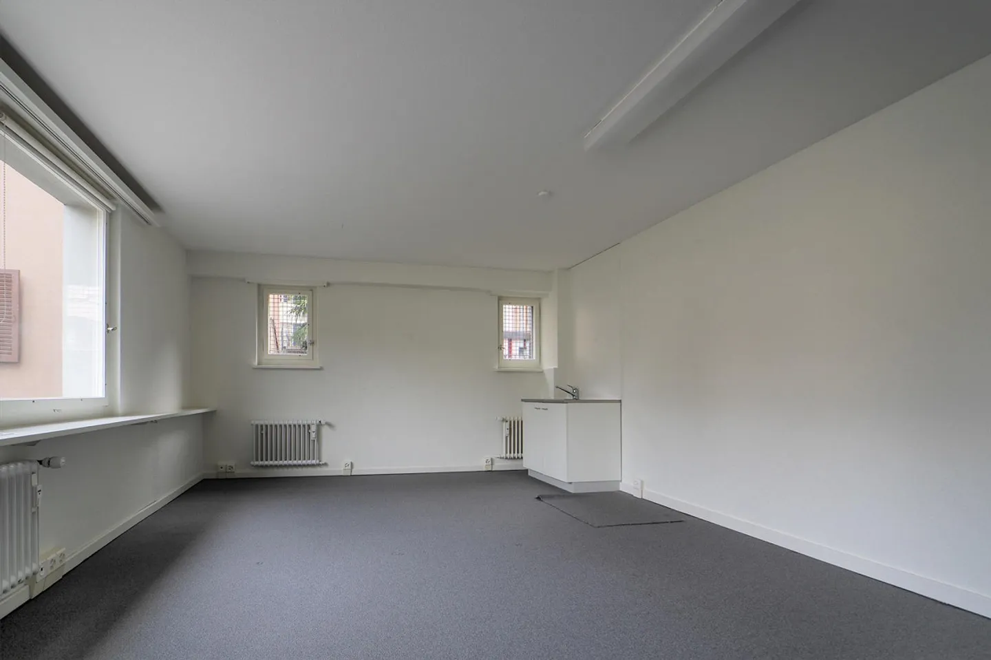 Your office in the middle of the action! - Photo 4 of 7