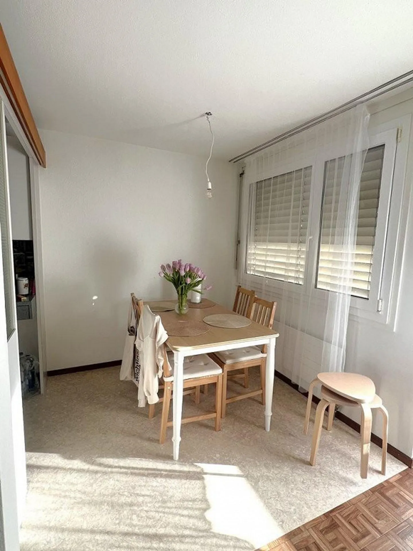 Appartamento 2.5 locali con patio a Rüfenacht! - Foto 1 di 7